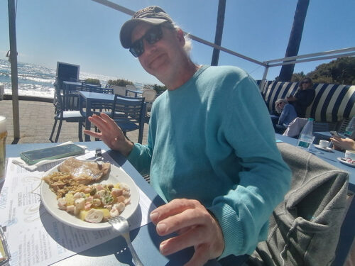 Pez espada y ensalada de pulpo con patatas