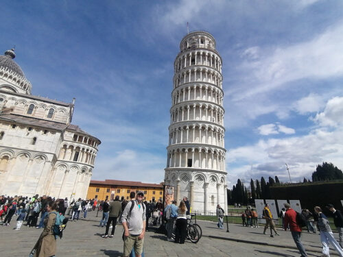 La torre no se ve inclinada