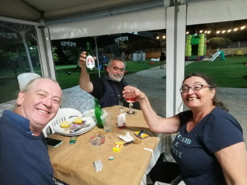 Tomando unas copas con el dueño