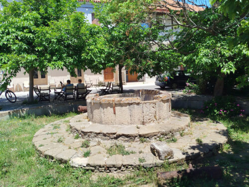 Venetian well