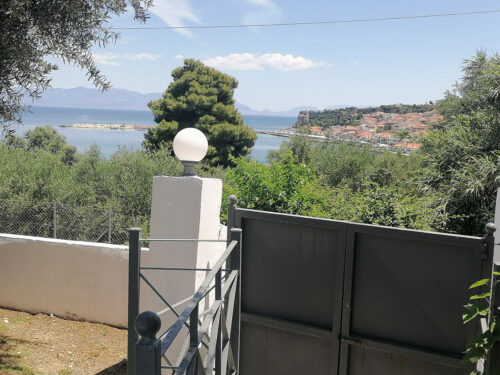 Puerta que sale de la piscina