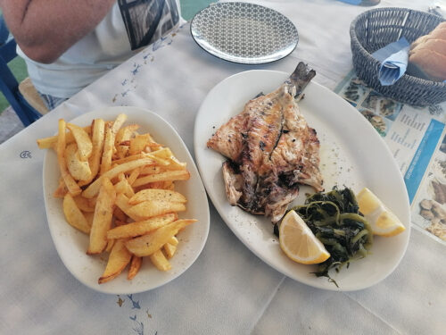 Dorada y patatas fritas