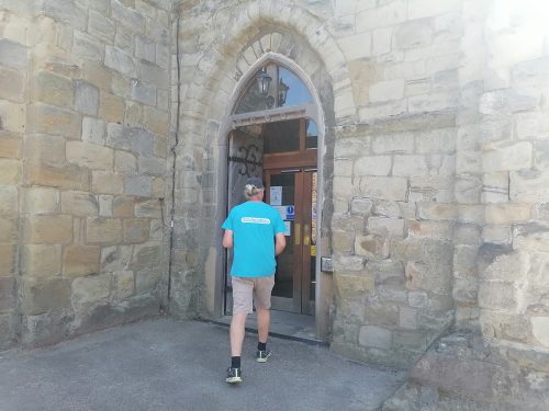 Entrada a la iglesia