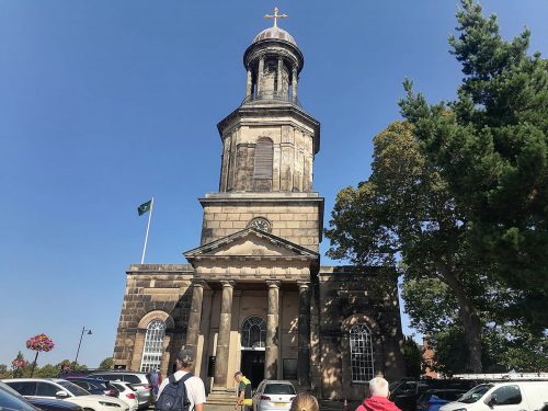 De vuelta en el aparcamiento de la iglesia